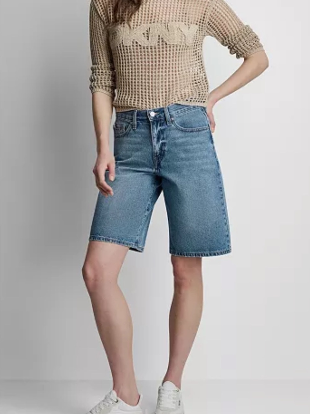 DKNY 100%cotton Jeans Women's Mid-Rise Denim Shorts in a light wash size12 NWOT